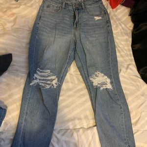 Women’s American Eagle Short Mom Jeans